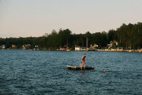 Personnes se baignant au lac Winnipesaukee