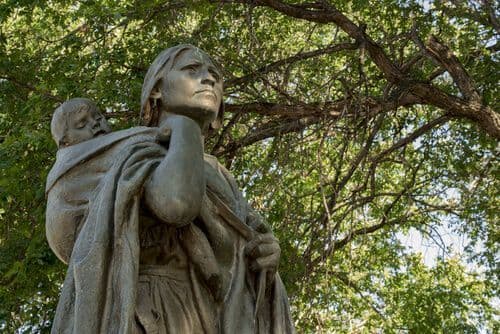 Statue de Sacagawea à Bismarck